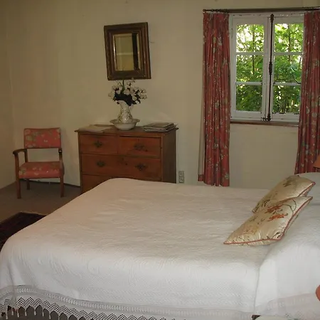 Chez Janie Hirst *