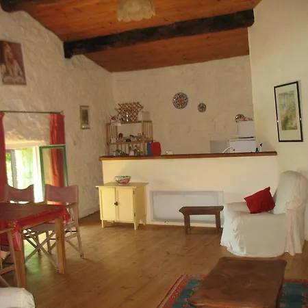 Chez Janie Hirst *